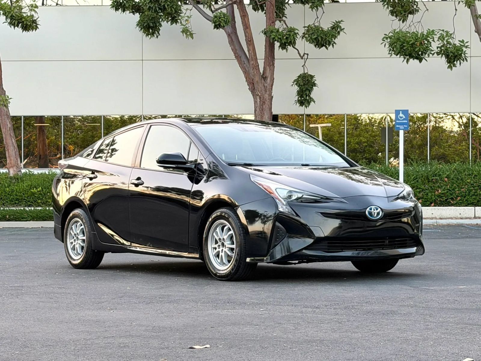 Used 2016 Toyota Prius Three FWD image 2