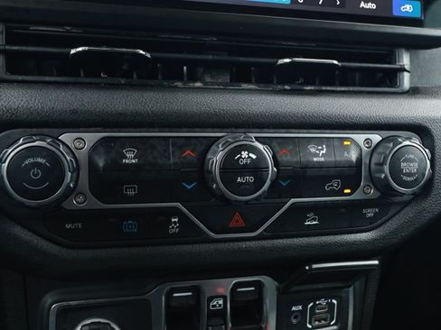 Certified 2024 Jeep Wrangler Unlimited AWD/4WD image 18