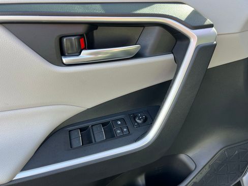 Used 2022 Toyota RAV4 XLE Premium image 27