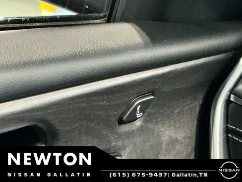 Used 2022 Jeep Grand Cherokee L Overland w/ Advanced Protech Group III AWD/4WD image 18