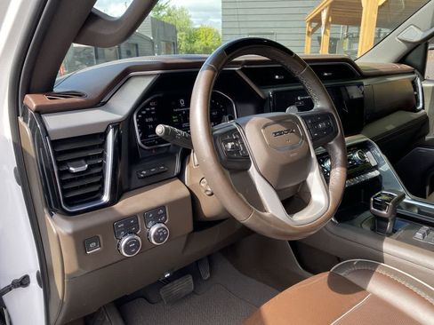Used 2024 GMC Sierra 1500 Denali AWD/4WD image 2
