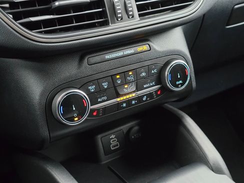 Used 2024 Ford Escape Active image 31