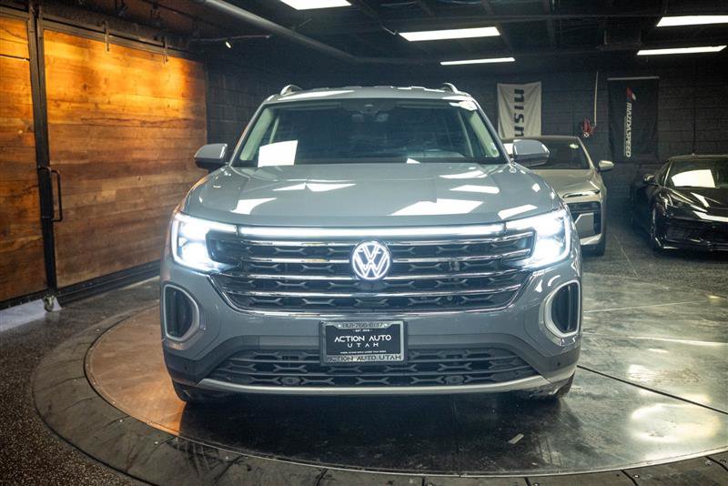 Used 2025 Volkswagen Atlas SE AWD/4WD image 4