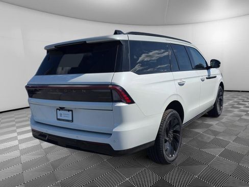 New 2026 Lincoln Navigator Reserve AWD/4WD image 7