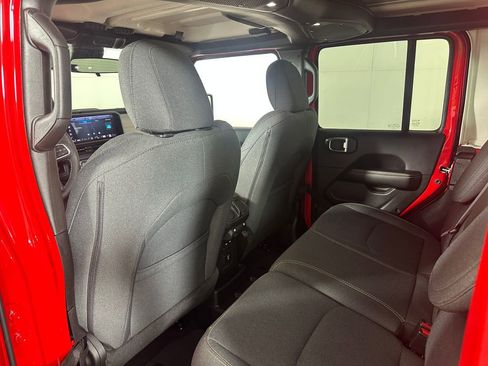 Used 2025 Jeep Wrangler Unlimited Sahara w/ Safety Group AWD/4WD image 22