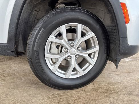 Used 2023 Jeep Grand Cherokee Limited image 31