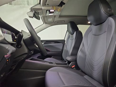 New 2026 Volkswagen Tiguan SE image 16