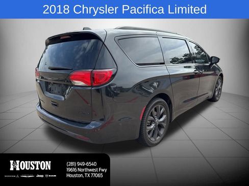 Used 2018 Chrysler Pacifica Limited w/ Advanced Safetytec Group FWD image 5