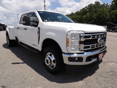 Used 2025 Ford F350 XLT AWD/4WD image 11