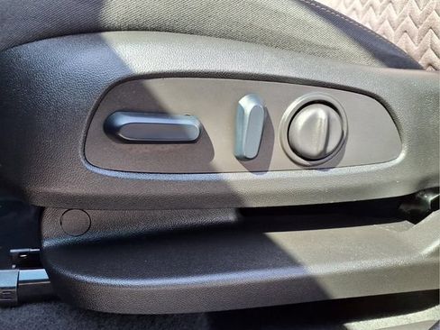 Used 2024 Chevrolet Equinox LT AWD/4WD image 16