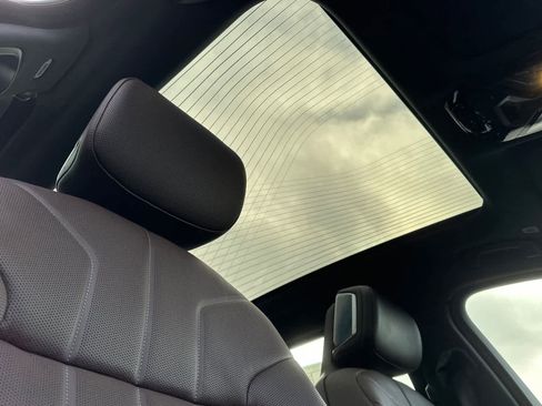 New 2025 BMW 750e xDrive image 18