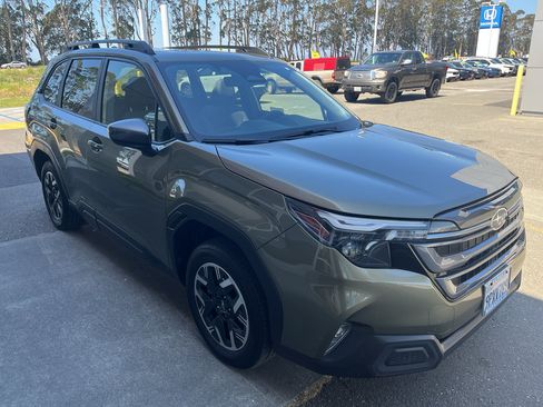 Used 2025 Subaru Forester Premium w/ Convenience Package #1 AWD/4WD image 24