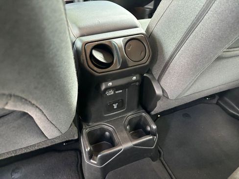 Used 2025 Jeep Wrangler Unlimited Sahara AWD/4WD image 23