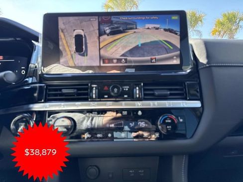 New 2026 Nissan Pathfinder SL image 15