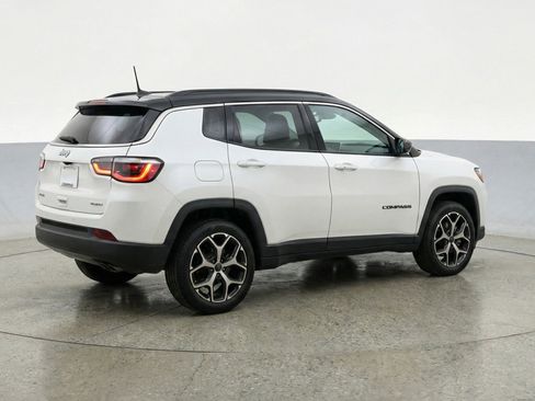 Used 2025 Jeep Compass Limited image 9