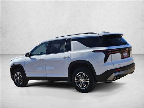 Used 2024 Chevrolet Traverse LT image 8