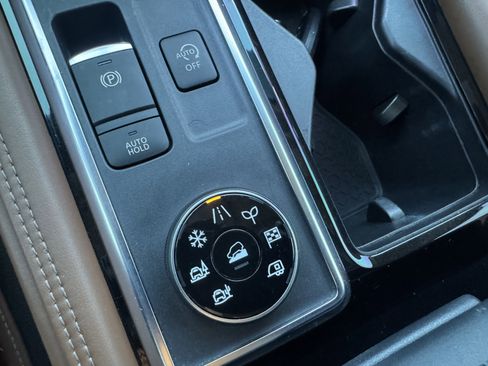 Used 2022 Nissan Pathfinder Platinum w/ Cargo Package image 31