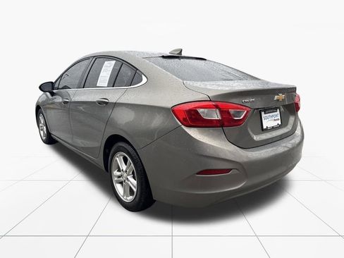 Used 2017 Chevrolet Cruze LT image 6
