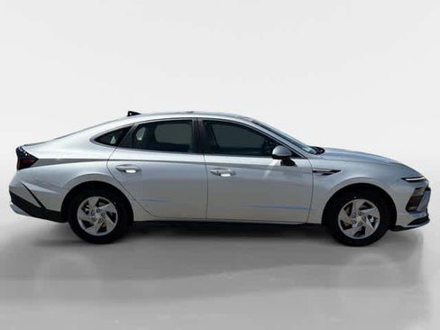 New 2026 Hyundai Sonata SE FWD image 6