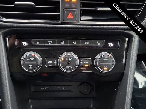 Used 2024 Volkswagen Taos SE image 36