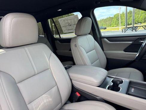 New 2026 GMC Acadia Elevation image 9