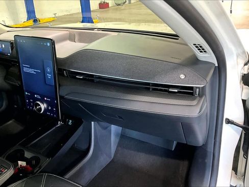 Used 2024 Ford Mustang Mach-E Premium image 18