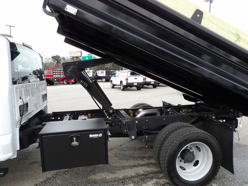 Used 2024 Ford F550 image 63