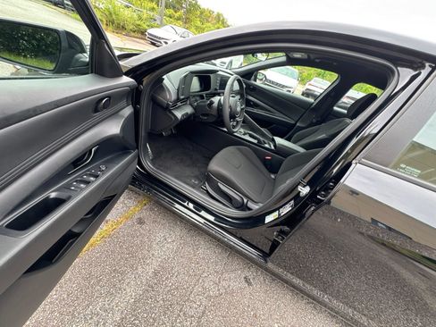 Used 2025 Hyundai Elantra Sport FWD image 23
