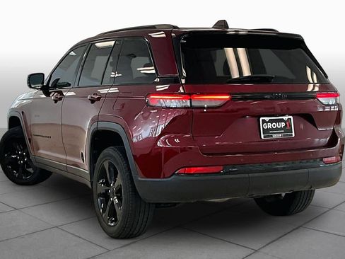 Used 2023 Jeep Grand Cherokee Altitude RWD image 11