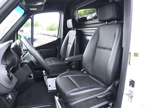 Used 2023 Mercedes-Benz Sprinter 2500 image 21