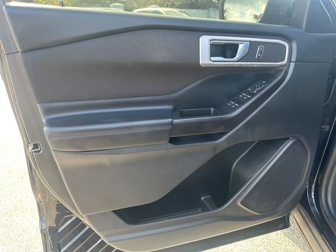 Used 2020 Ford Explorer XLT w/ Class III Trailer Tow Package image 11