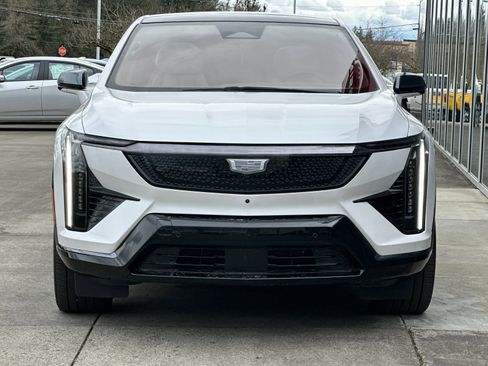 Used 2025 Cadillac Optiq Sport 1 w/ LPO, ONYX Package image 8