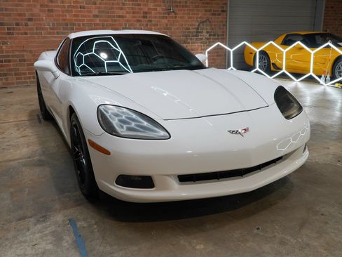 Used 2007 Chevrolet Corvette Coupe w/ Preferred Equipment Group RWD image 4