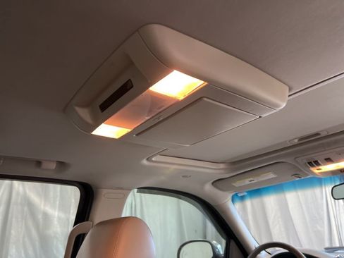 Used 2013 Chevrolet Suburban LTZ image 9