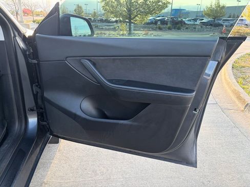 Used 2021 Tesla Model Y Long Range image 17