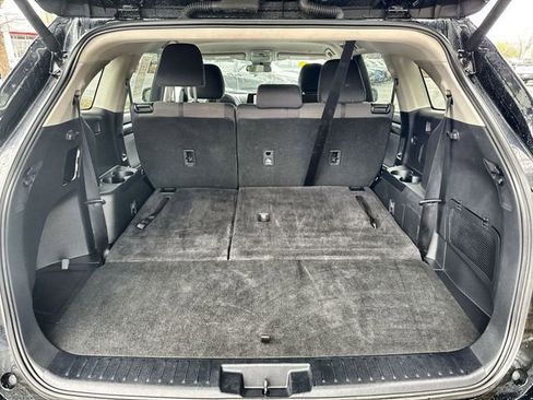 Used 2024 Toyota Highlander LE image 32