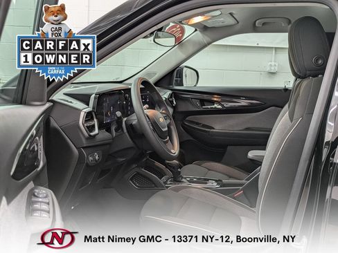 Used 2025 Chevrolet TrailBlazer LT AWD/4WD image 3
