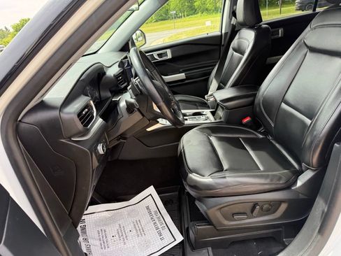 Used 2021 Ford Explorer XLT w/ Equipment Group 202A AWD/4WD image 27