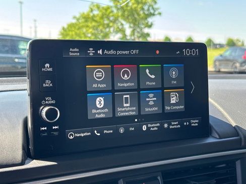 Used 2025 Honda Pilot Touring image 17