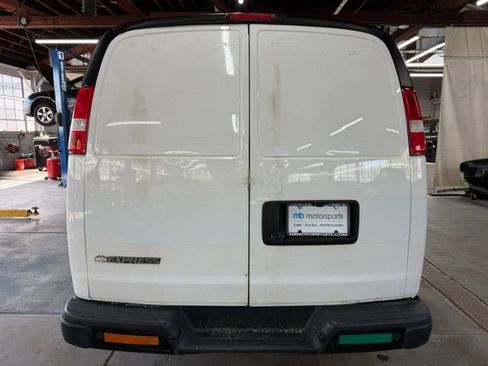 Used 2021 Chevrolet Express 3500 Extended w/ Driver Convenience Package RWD image 4