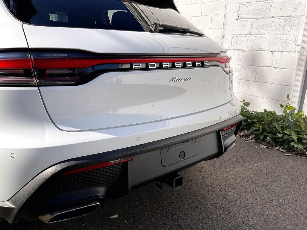 Certified 2022 Porsche Macan AWD/4WD image 33