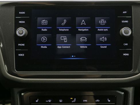 Certified 2024 Volkswagen Tiguan SE R-Line image 30