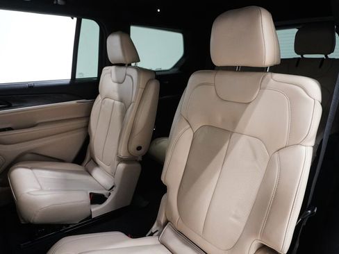 Used 2023 Jeep Grand Cherokee L Limited w/ Luxury Tech Group II image 15