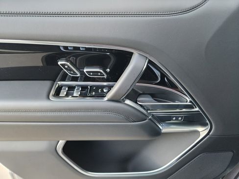 New 2025 Land Rover Range Rover Long Wheelbase SE image 22