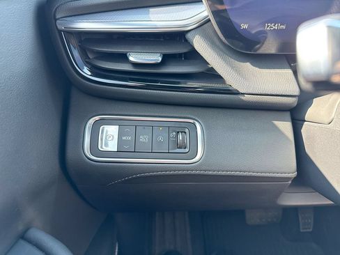 Used 2025 Buick Enclave Sport Touring w/ Power Package FWD image 18