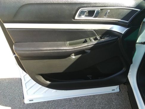 Used 2016 Ford Explorer XLT w/ Equipment Group 202A image 28