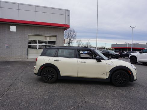 Used 2017 MINI Cooper Clubman S image 3