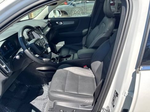 Certified 2025 Volvo XC40 B5 Core AWD/4WD image 20