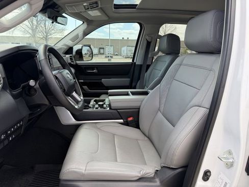 Used 2024 Toyota Tundra Limited image 28