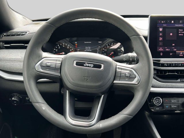 Used 2023 Jeep Compass Latitude AWD/4WD image 13